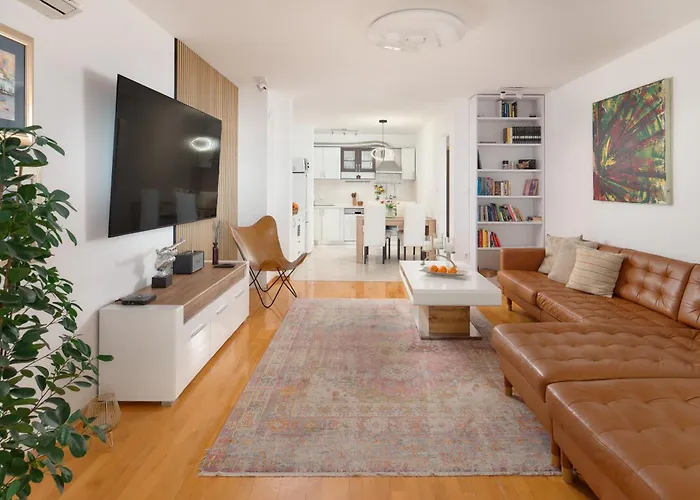 Sun Breeze Apartment *